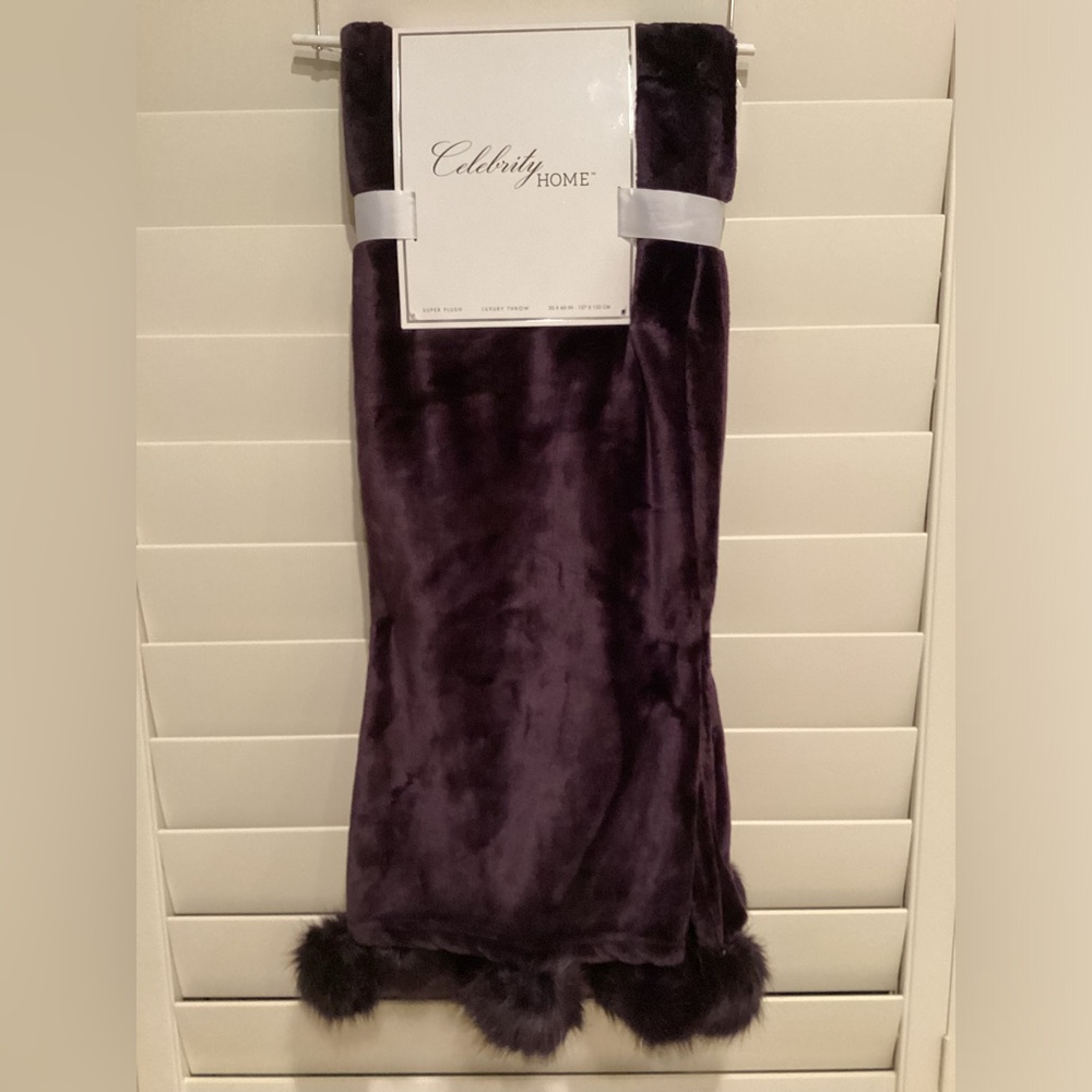 Celebrity Home Super Plush Throw